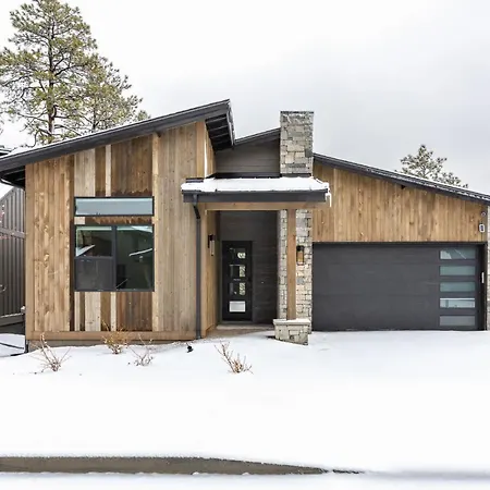 Home With Studio Near Pine Canyon